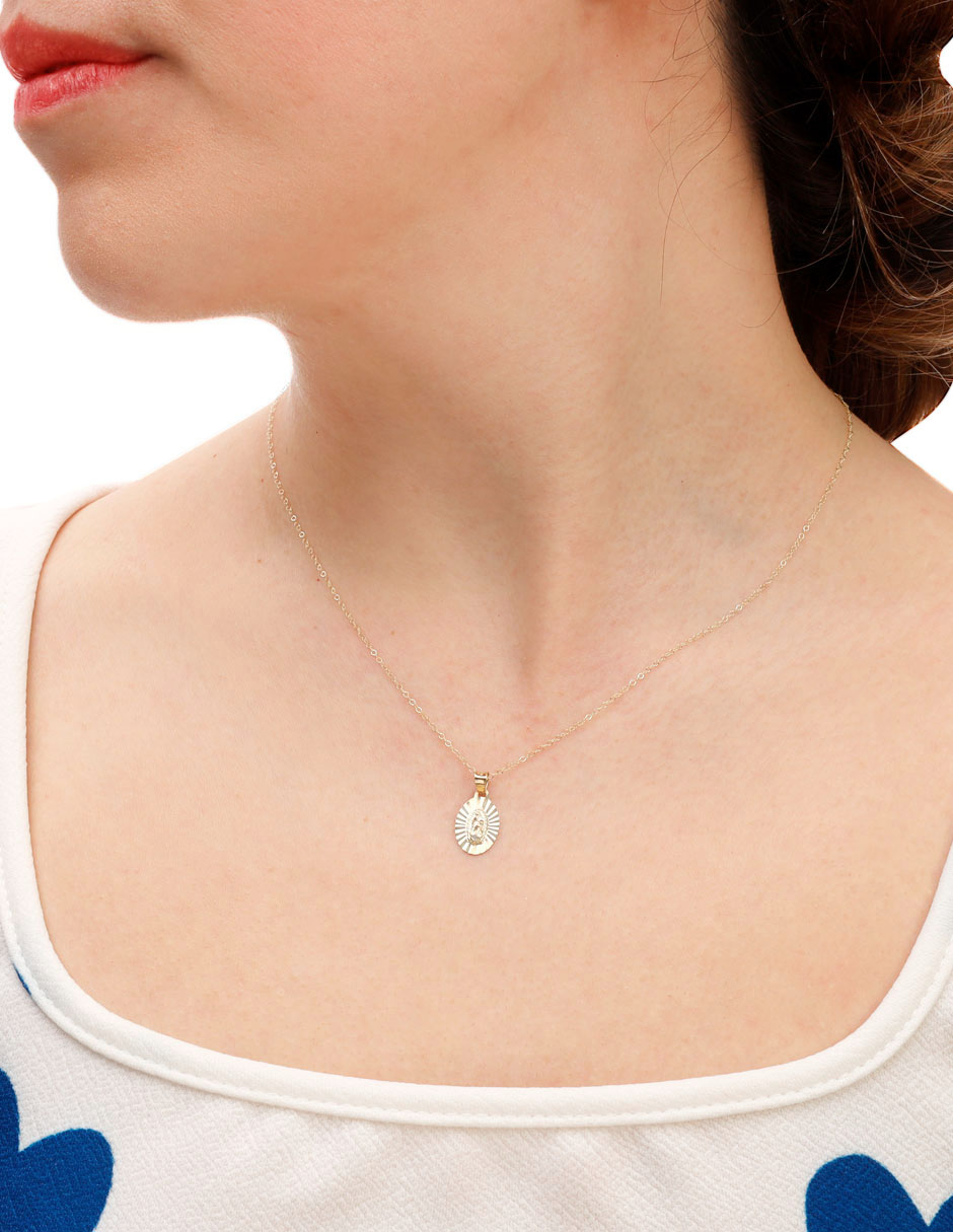 Collar con dije ovalado de oro 14 K