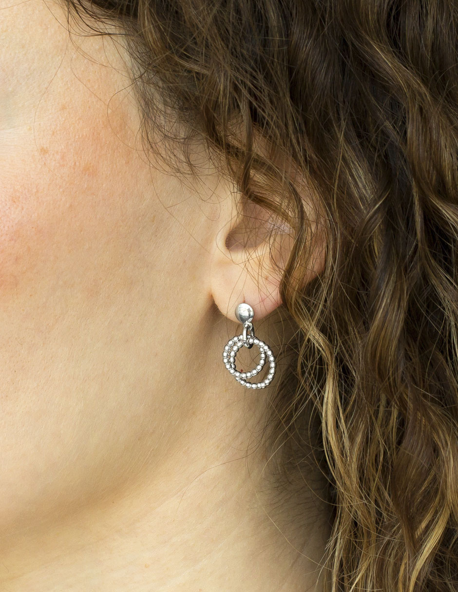 Aretes cortos de plata p 925 con acabado pavé 2