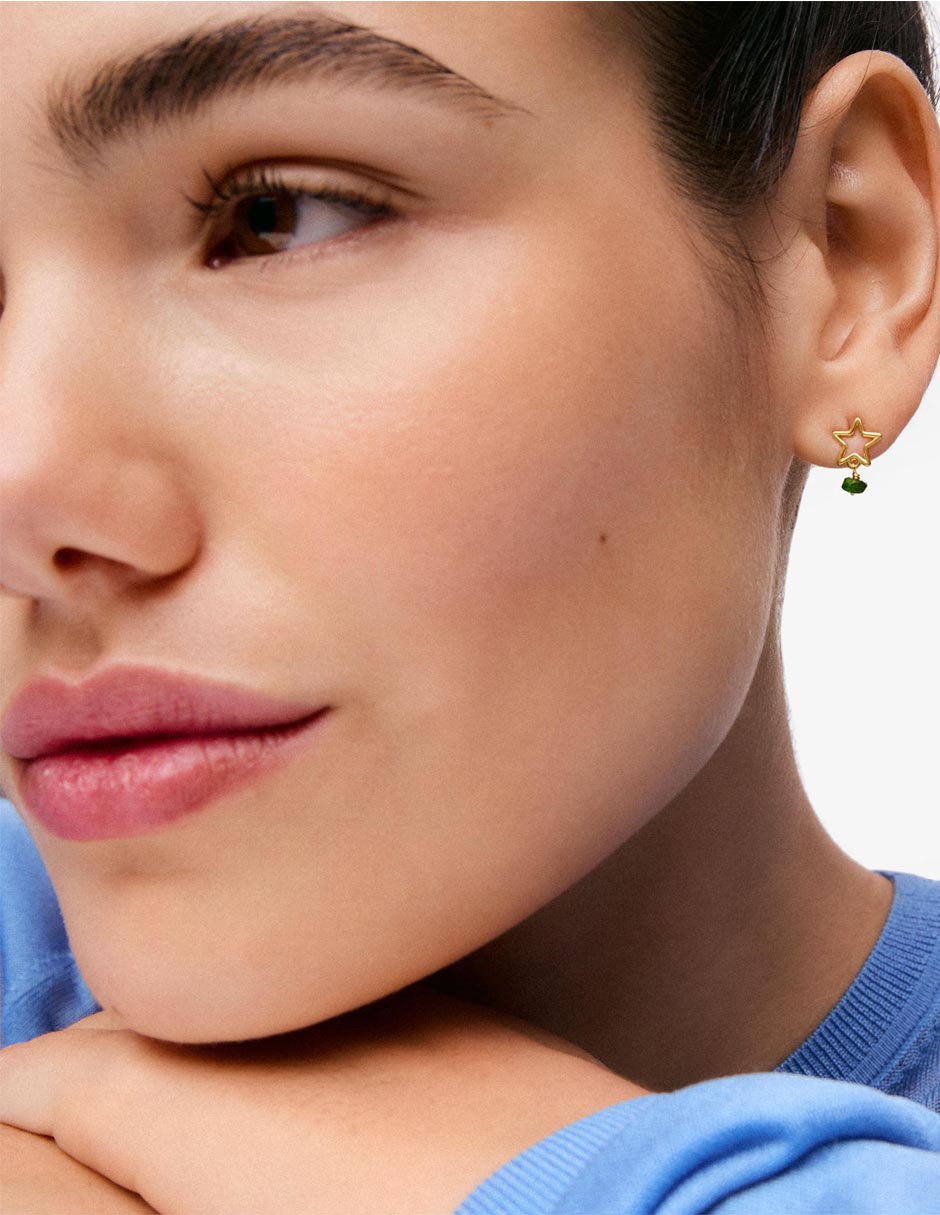 Aretes cortos Estrella Silueta de Oro amarillo 9 K con acabado brillante Cromodiópsido 3