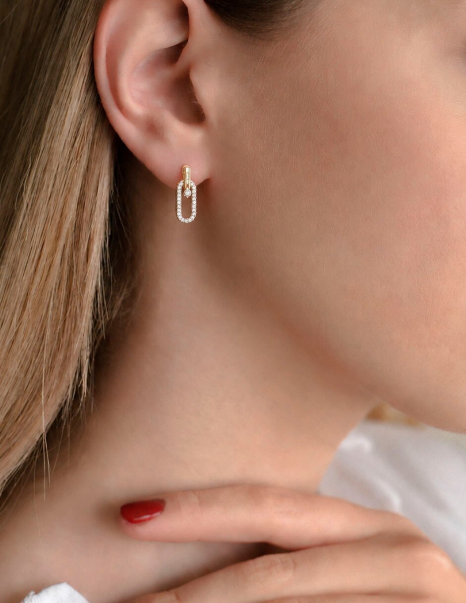 Aretes corto de eslabón de oro de 14 K con acabado pavé 4