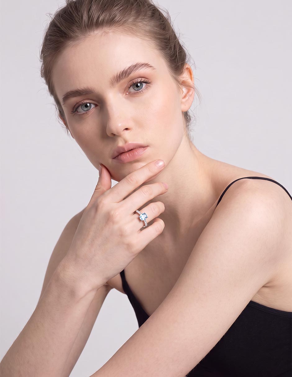 Anillo ovalado clasica p 925 plata aguamarina pavé 2