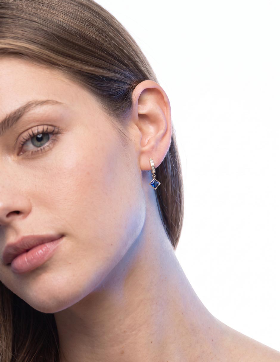 Aretes cortos de rombo de oro 14 k con acabado brillantes zirconia 4