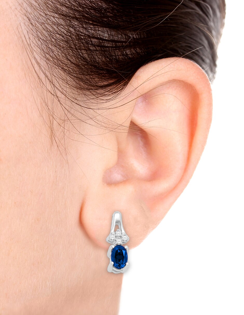 Aretes cortos scarlet de oro blanco 14 k con acabado brillante zafiro y diamante 3
