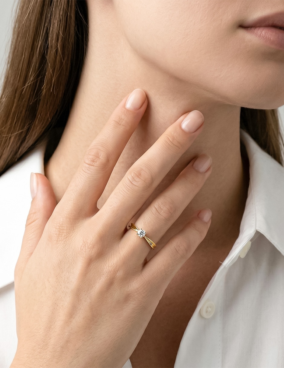 Anillo de compromiso de 10 k Zirconia 5